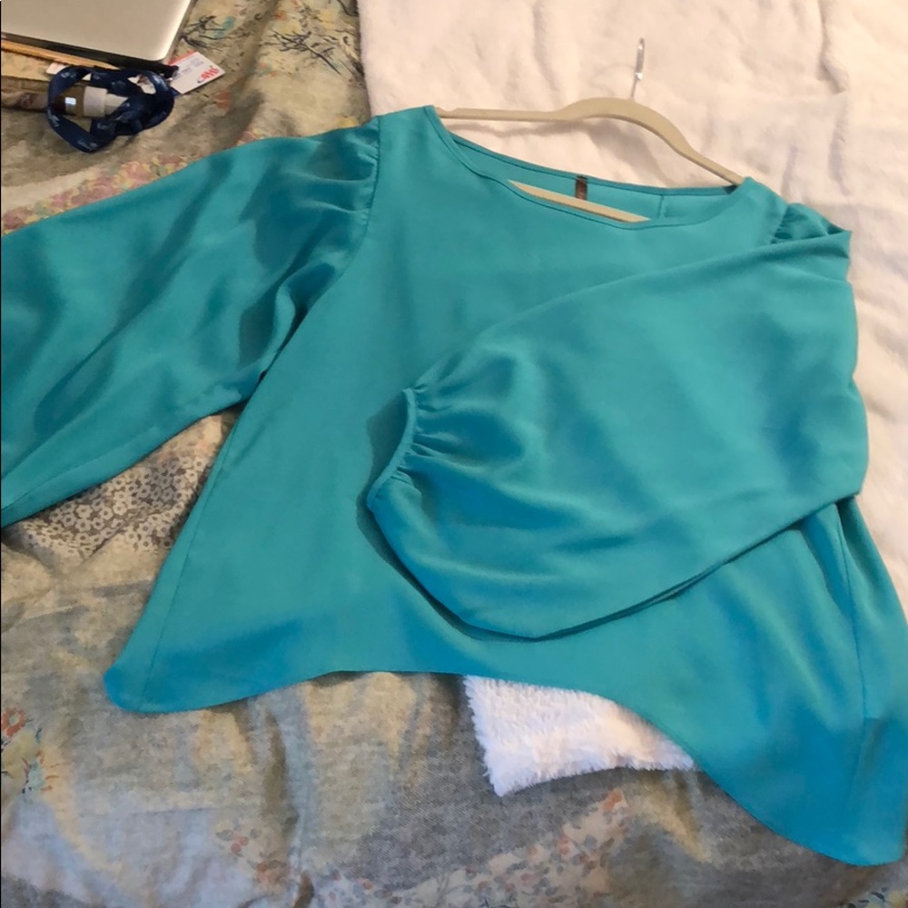 Bell sleeve shirt
